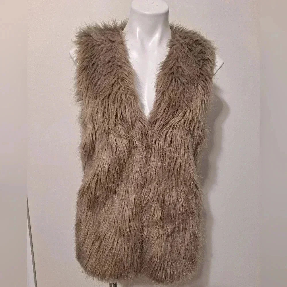 CHICWISH Faux Fur Vest Size XS EUC